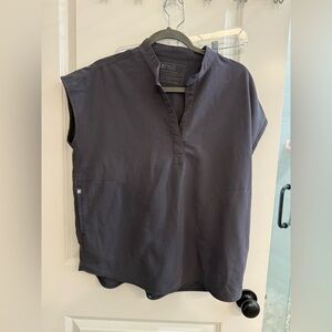 Figs Charcoal Rafaela top size medium